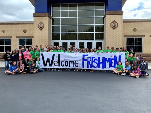 Leader of the Pack students with the Freshman holding a Welcome Freshman Sign